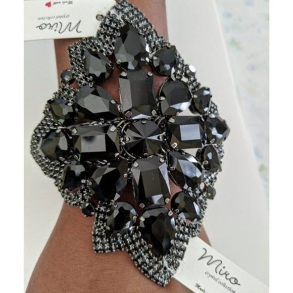 Flower Shaped Bracelet   - Picture 1 of 4